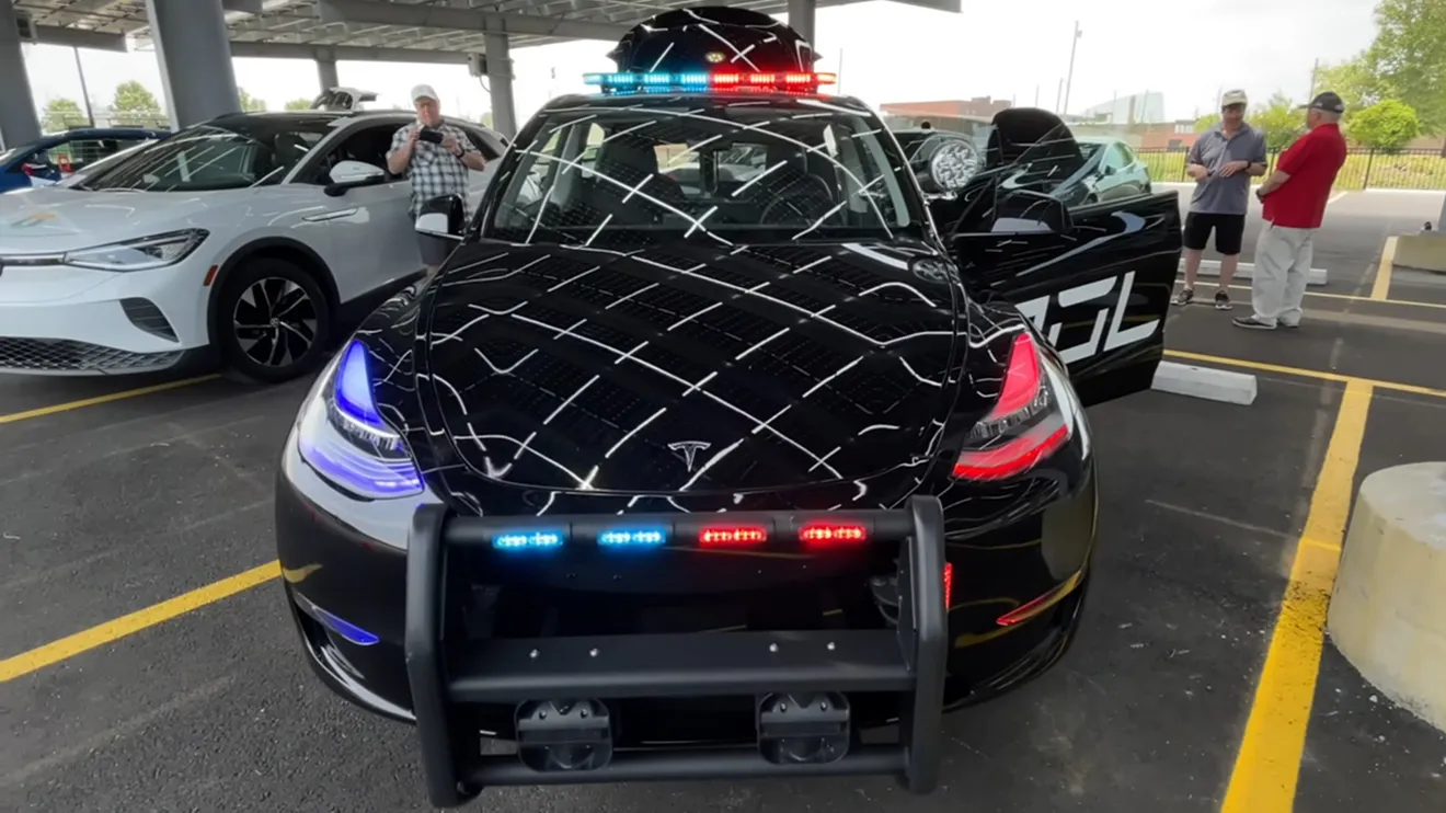 Tesla Model Y de policía