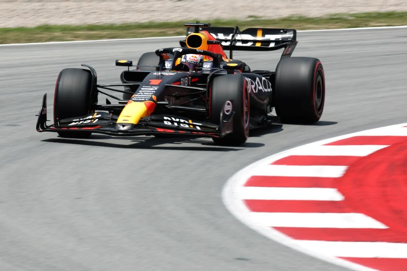 Max Verstappen lidera la primera sesión en Montmeló, con los españoles detrás de los Alpine