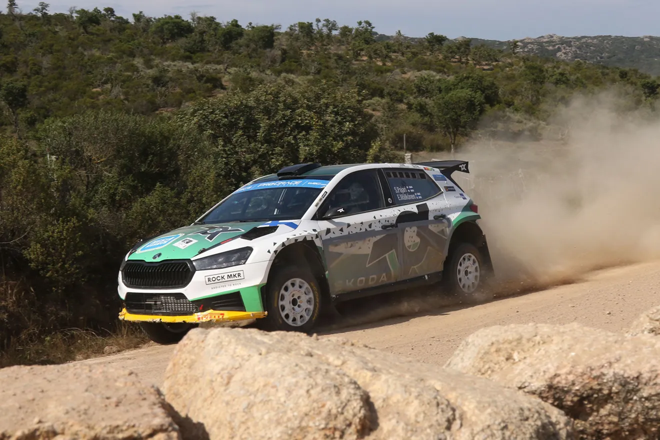 Cruce de caminos en la categoría WRC2 en el Rally de Italia-Cerdeña