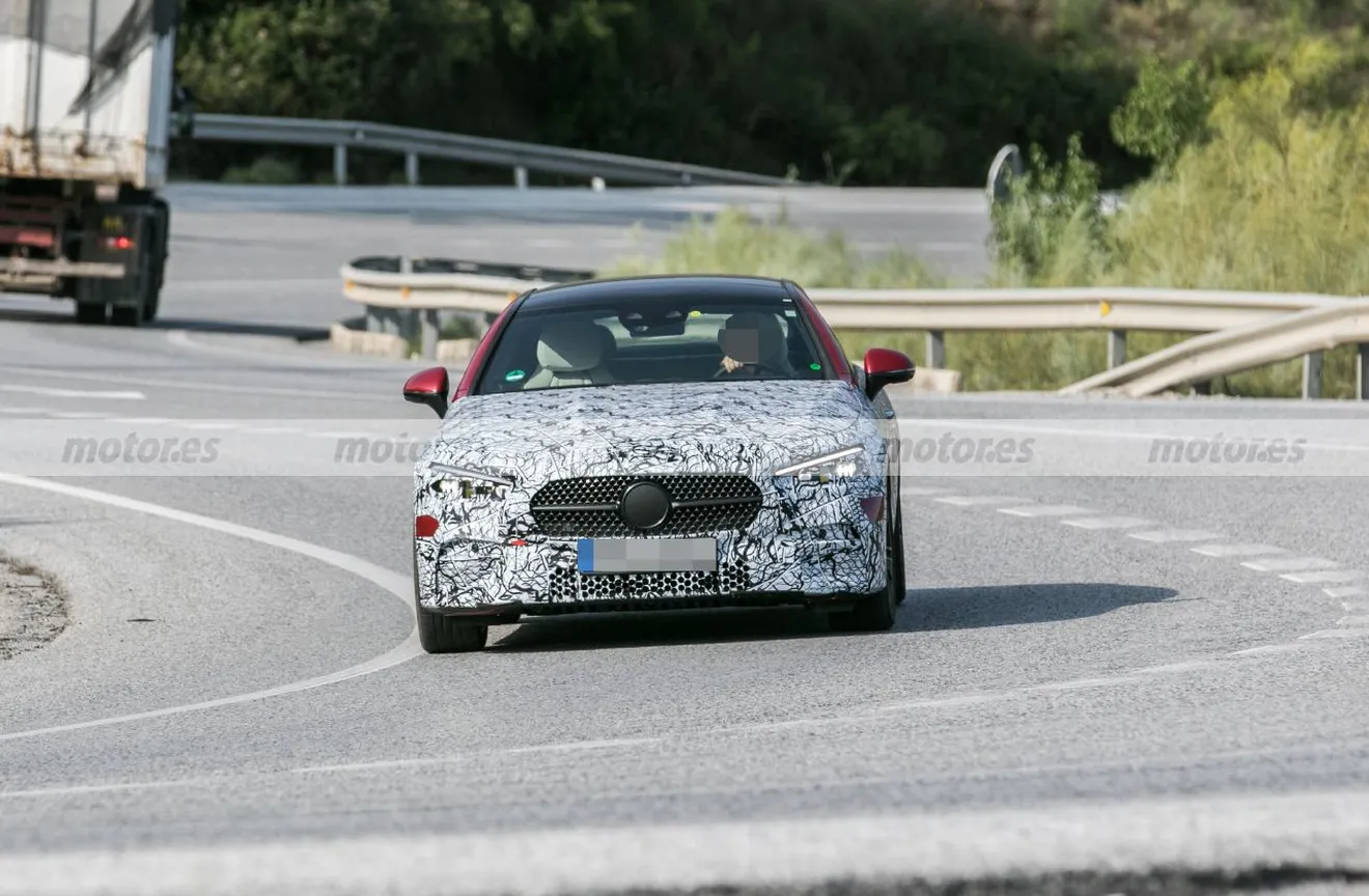 El elegante Mercedes CLE Coupé vuelve a dejarse ver en pruebas tras un retiro, el nuevo deportivo más cerca de producción