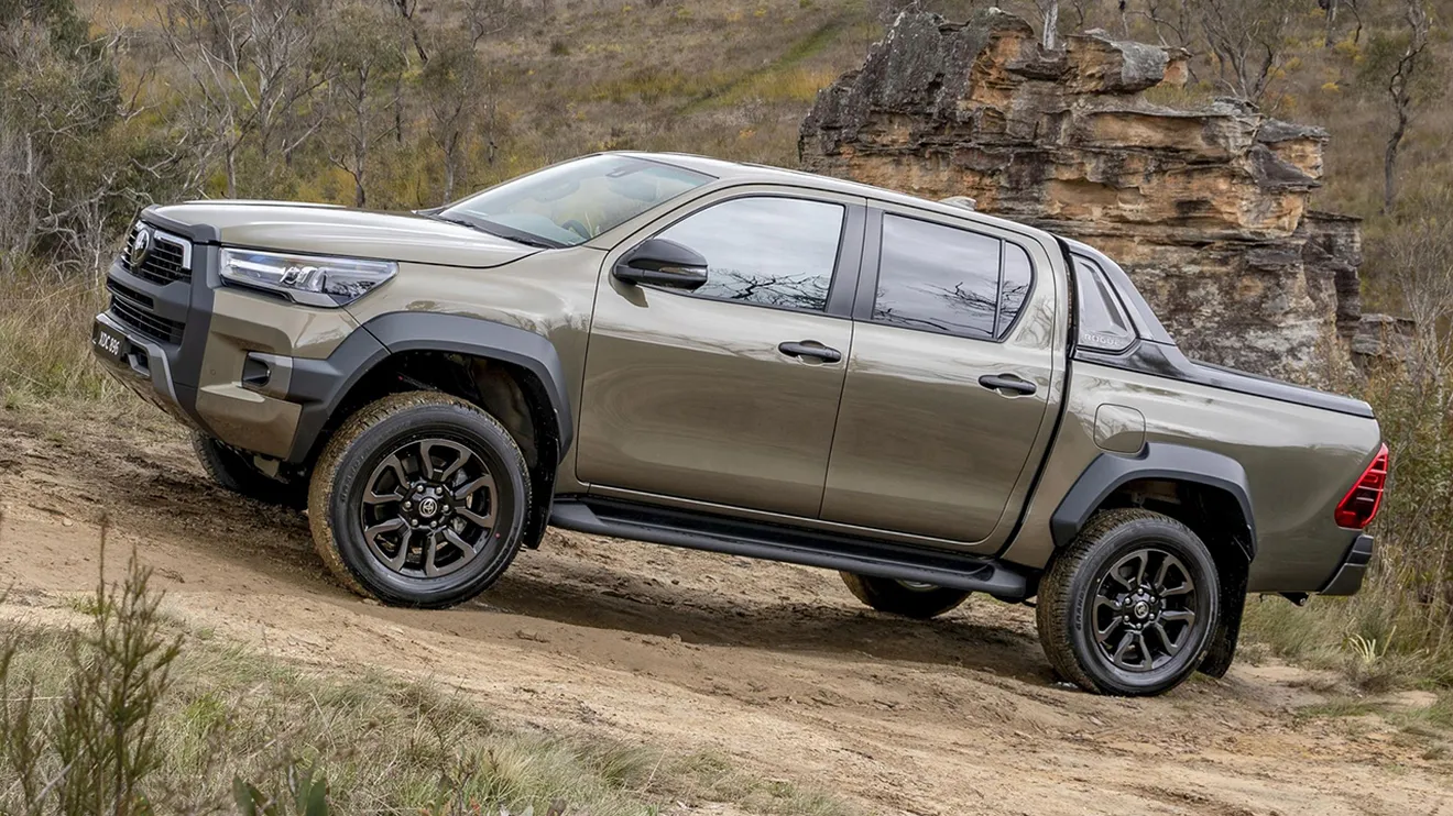 Toyota Hilux Rogue - lateral