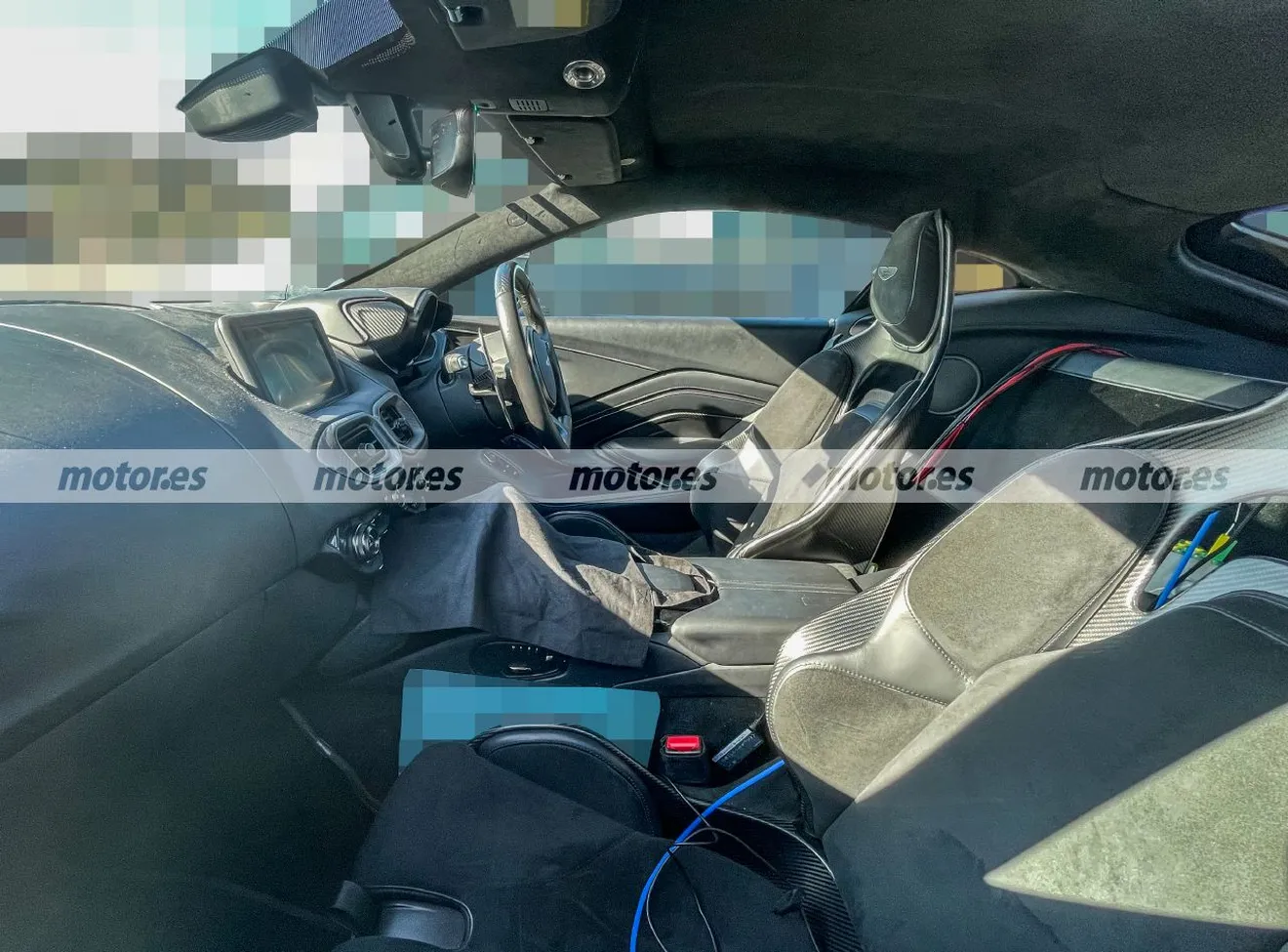 Fotos espía mula Aston Martin V12 Vantage