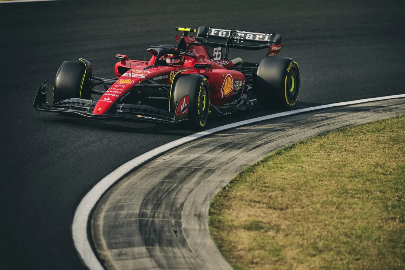Carlos Sainz confía en las posibilidades de Ferrari tras un viernes de «mucho garaje y poco show»