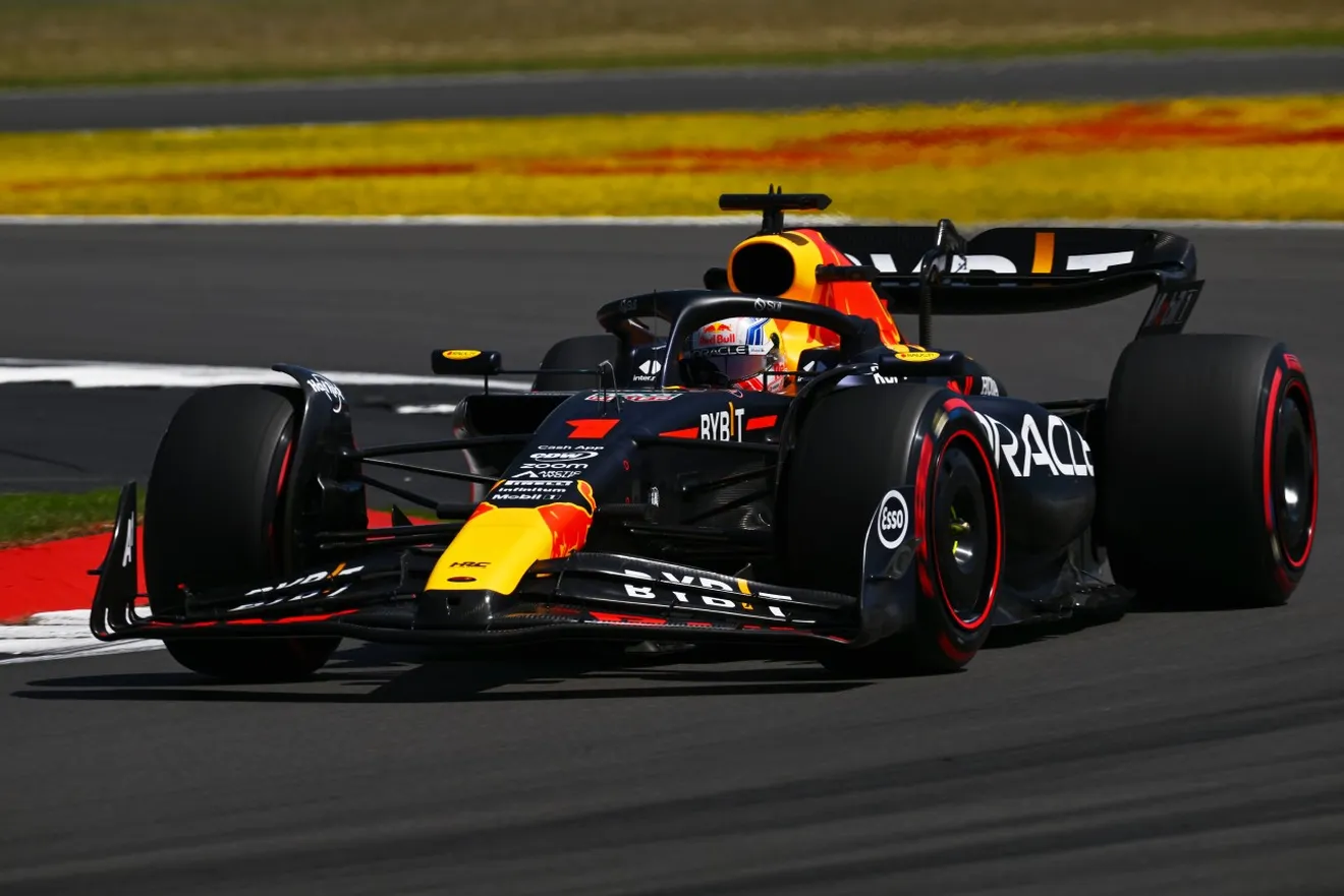 Max Verstappen impone su ley y lidera un 1-2 de Red Bull en Silverstone, con Fernando Alonso cuarto