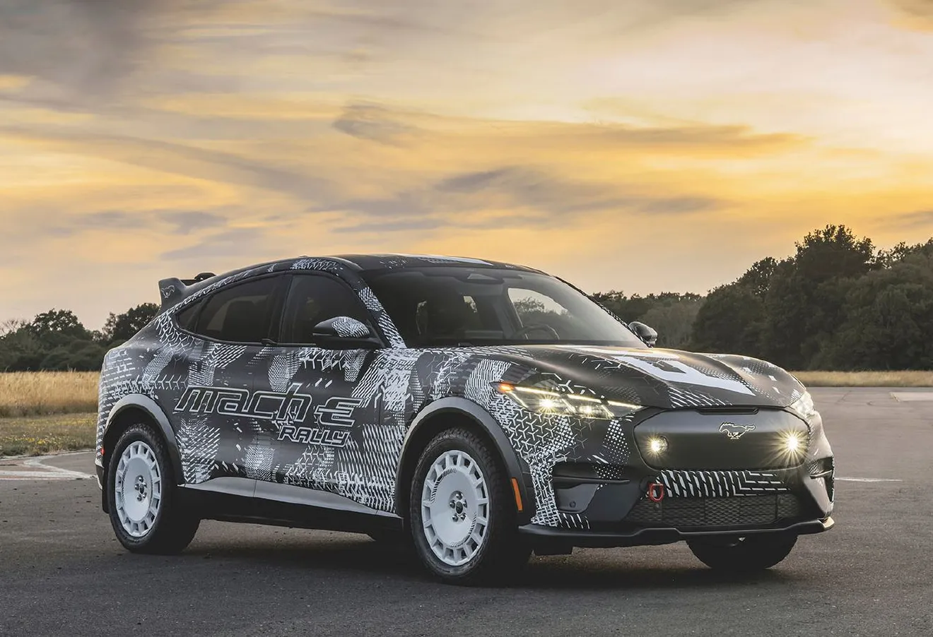 El Ford Mustang Mach-E Rally presentado en Goodwood llegará a Europa, el SUV eléctrico demostrará que también es apto fuera del asfalto