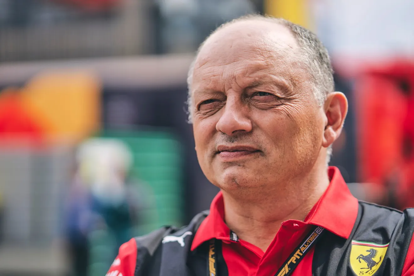 Fred Vasseur defiende a Ferrari: «Nos daba igual que estuviera Carlos o Charles delante» 