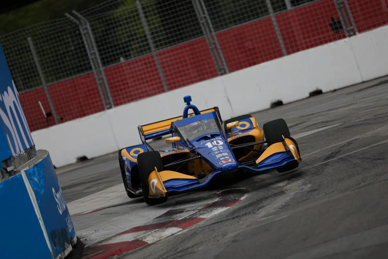 Alex Palou tira de épica en Toronto; segundo con el alerón roto tras el ganador Christian Lundgaard