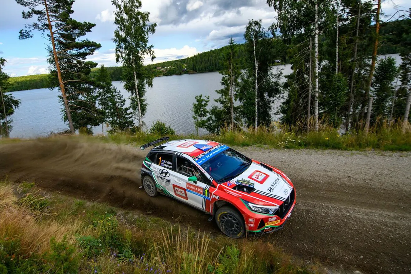 Oliver Solberg prepara los rallies de Estonia y Finlandia ganando el Rally de Escandinavia del ERC