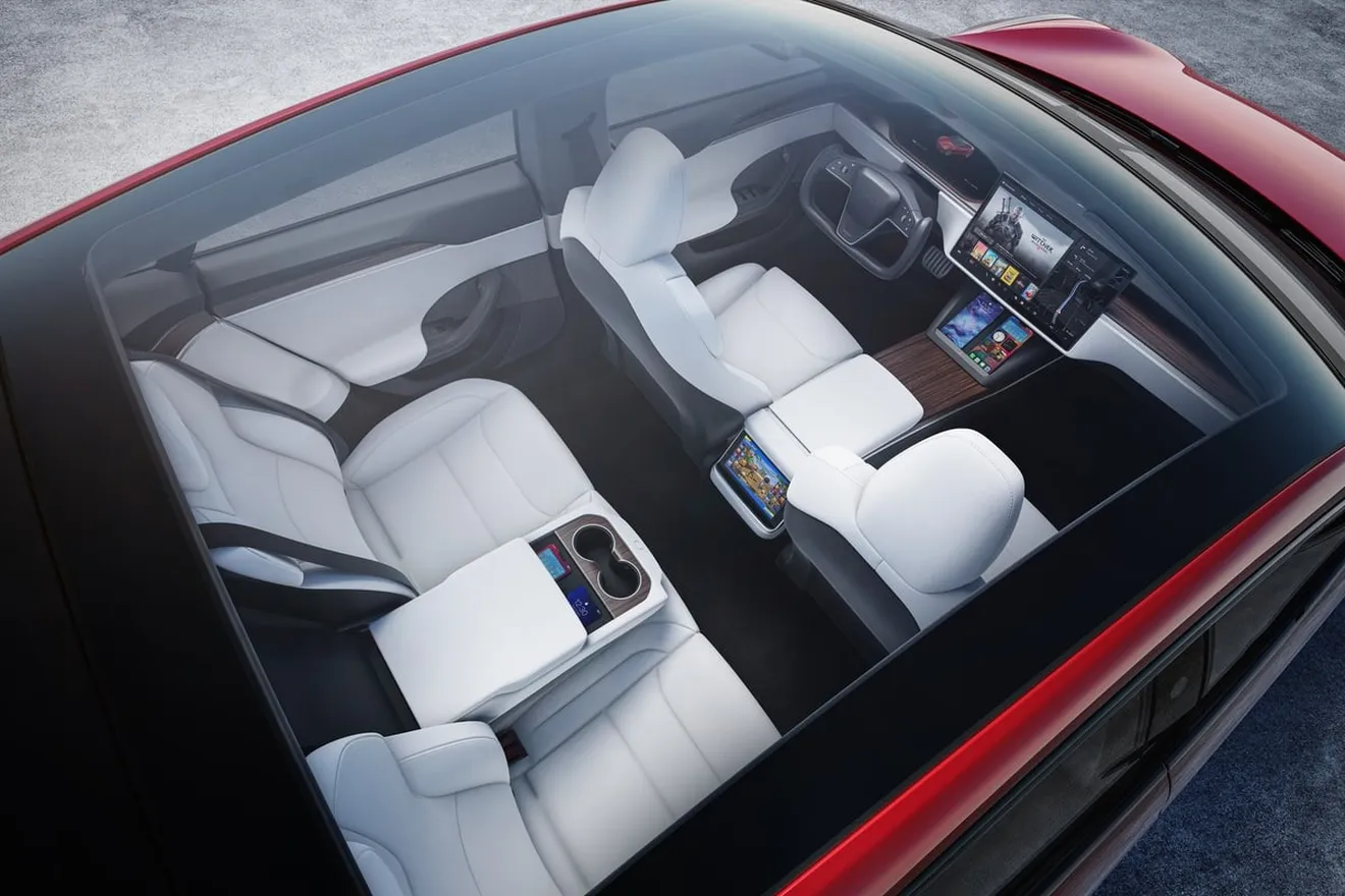 El proveedor clave de los T-Roc Cabrio y Serie 4 Cabrio anuncia un revolucionario techo panorámico, un equipamiento en el que Tesla ha tenido mucho que ver