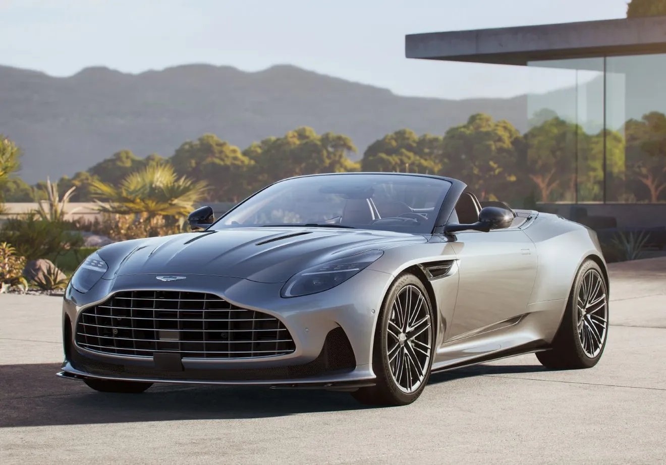 El nuevo Aston Martin DB12 Volante debuta con suma elegancia, un descapotable tan tecnológico como rápido con casi 700 CV 