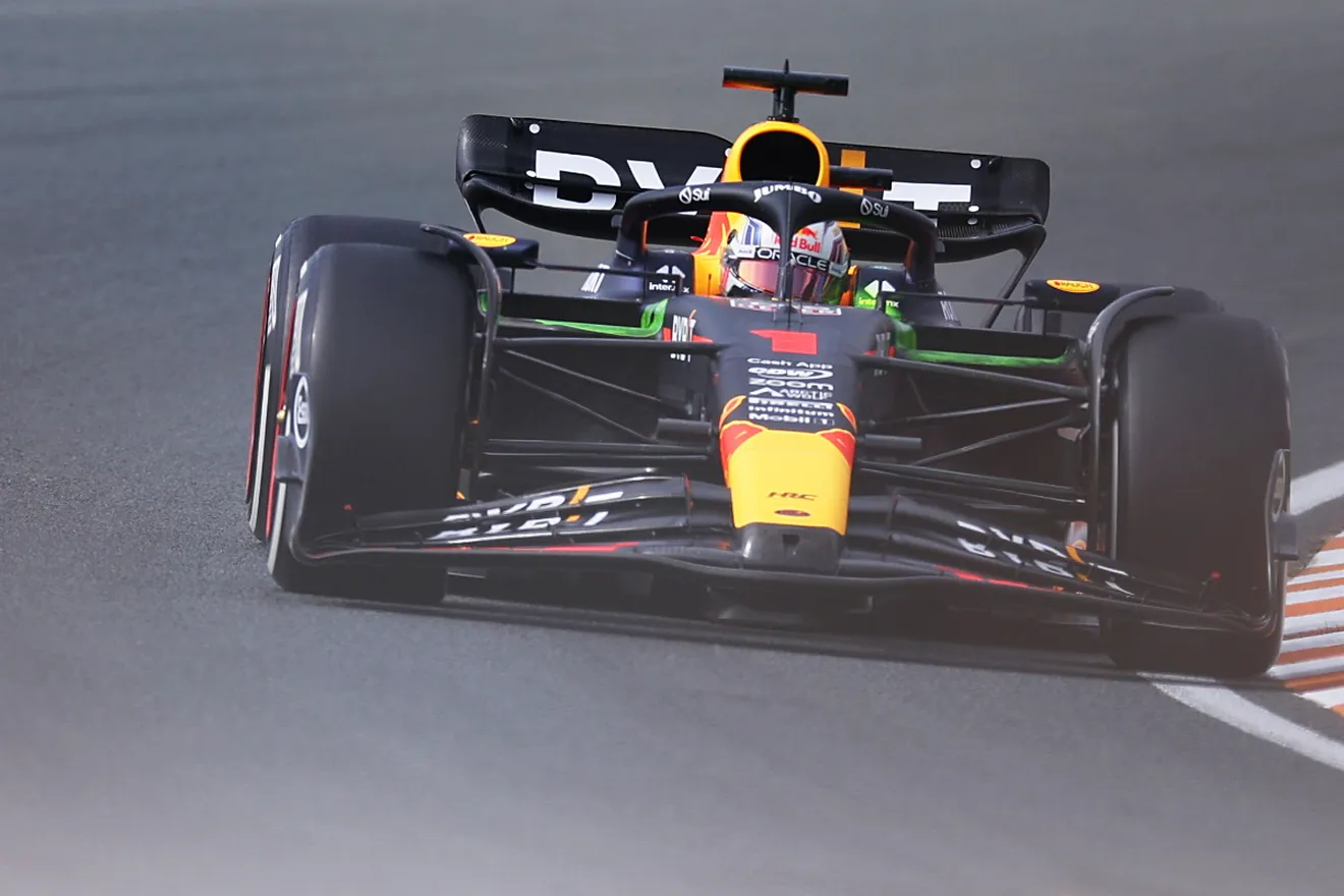 Max Verstappen vuelve de las vacaciones liderando los primeros libres, Fernando Alonso también entra en el top