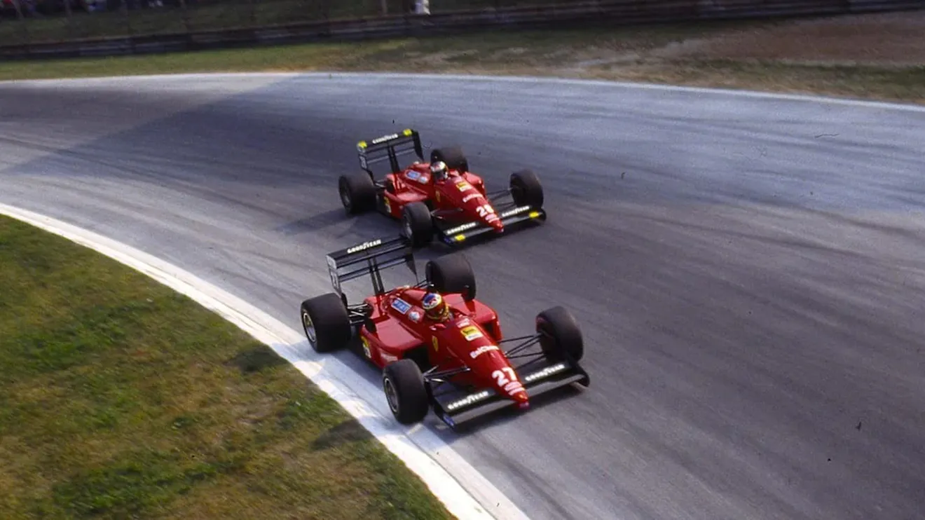 Michele Alboreto y Gerhard Berger pasan por la Parabolica