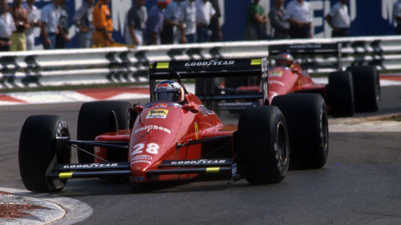 Los Ferrari líderes en la última vuelta