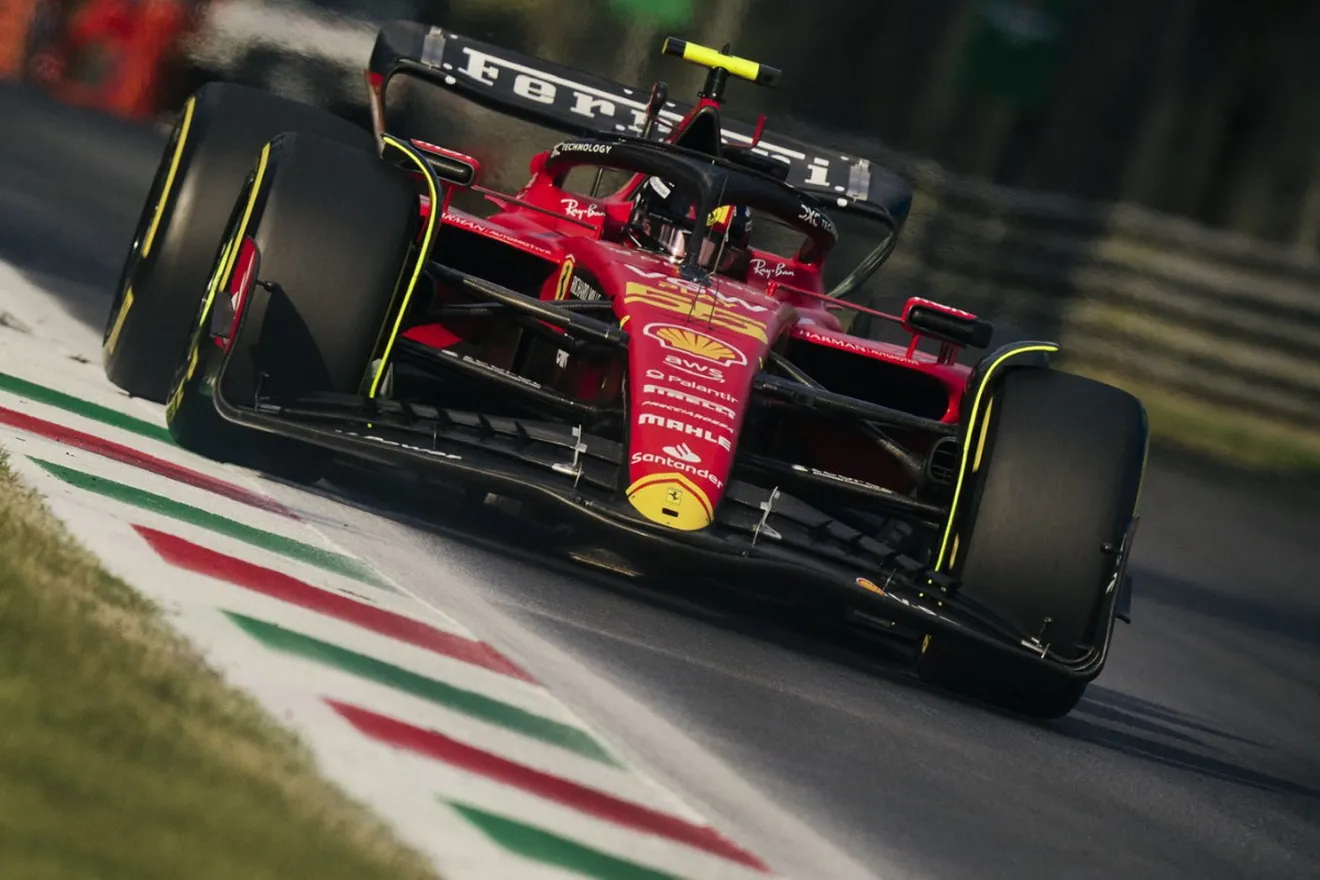 Carlos Sainz le arrebata por milésimas la pole a Max Verstappen en casa de Ferrari