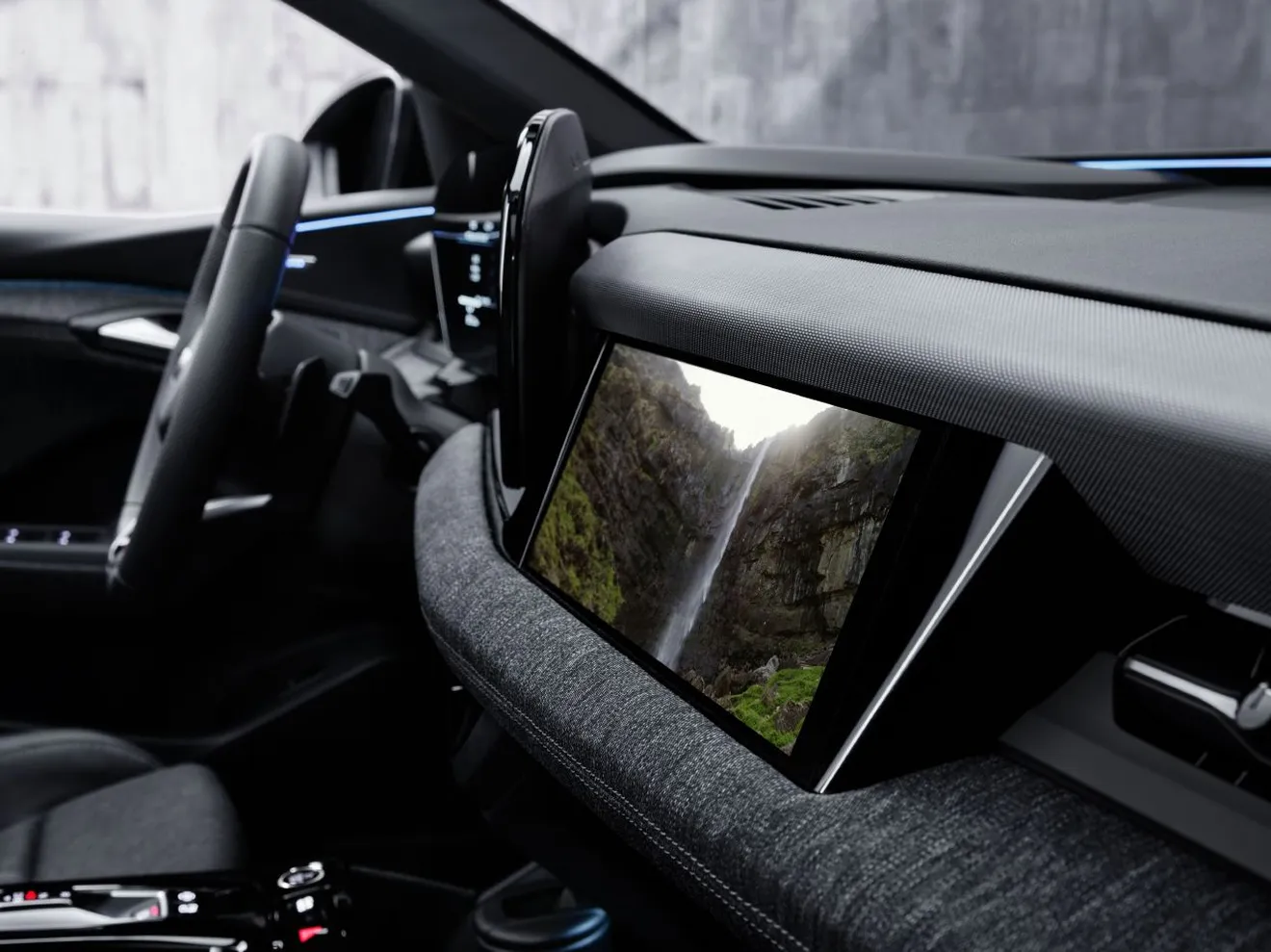 Audi Q6 e-tron 2024 - interior