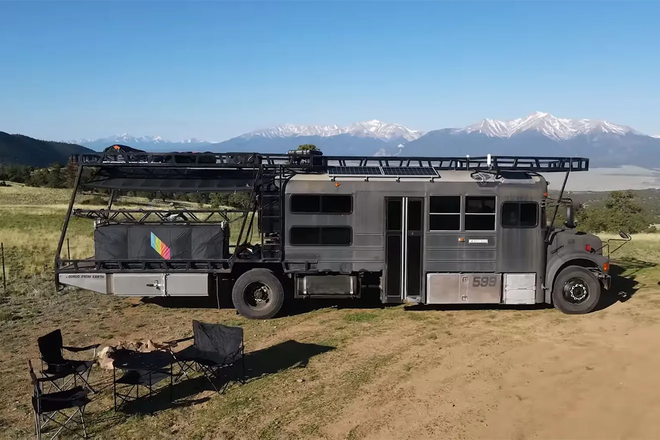 Transforma un autobús escolar en una espectacular Camper al más puro estilo Mad Max