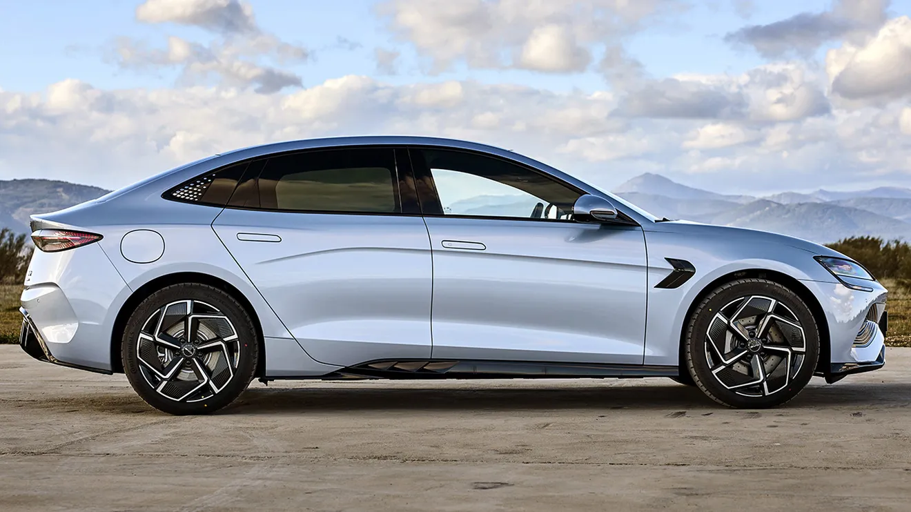 Wall Street avisa a Elon Musk, un nuevo coche eléctrico pone en peligro al Tesla Model 3