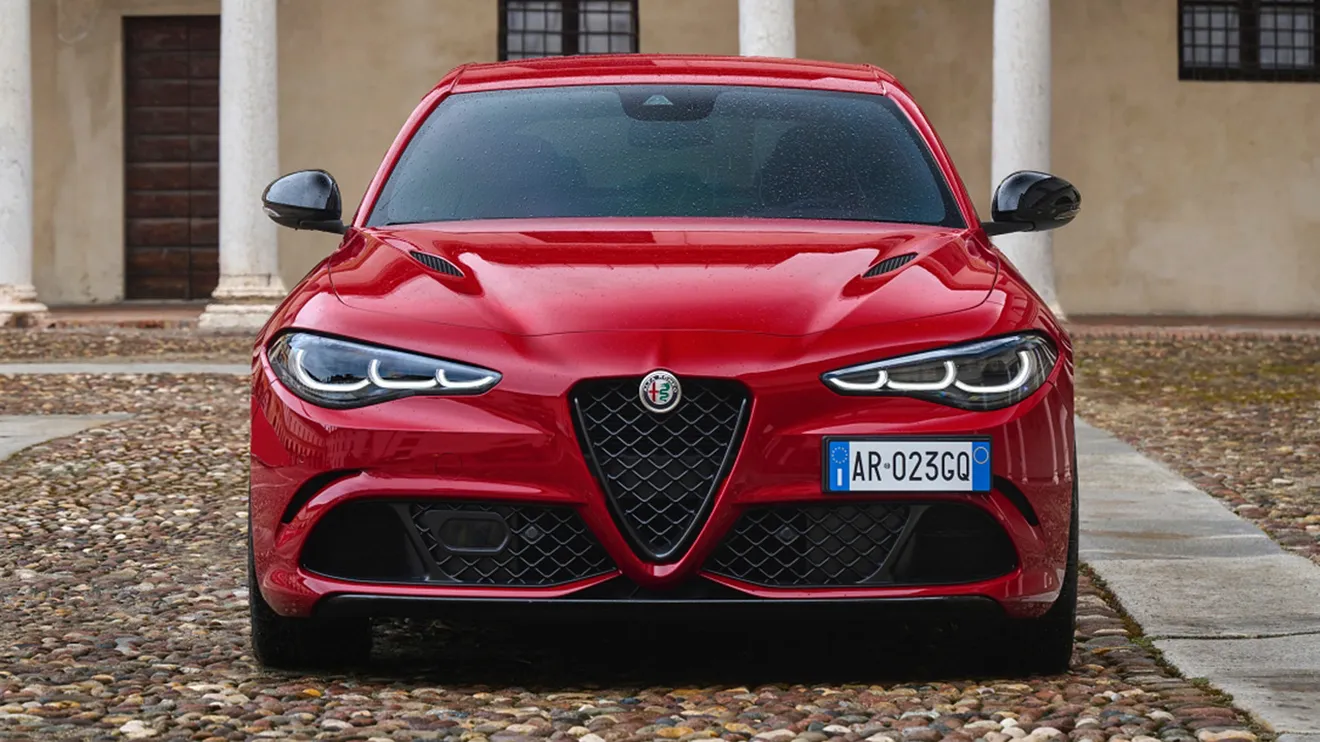 Alfa Romeo mete presión a BMW M y Mercedes-AMG al confirmar que seguirá usando motores V6, «La respuesta es sí»