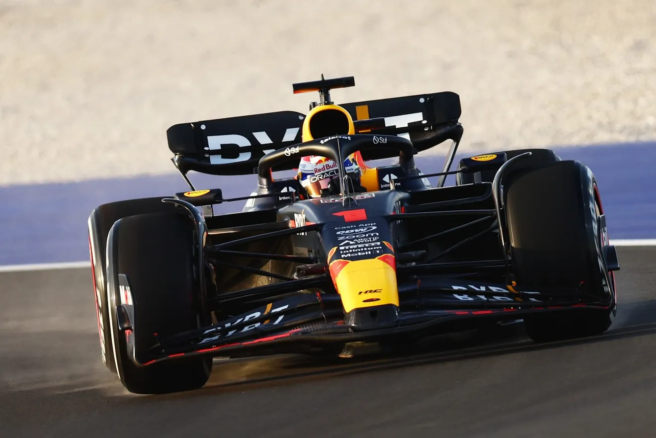 Max Verstappen no suelta la presa en los libres ante Carlos Sainz y un brillante Fernando Alonso