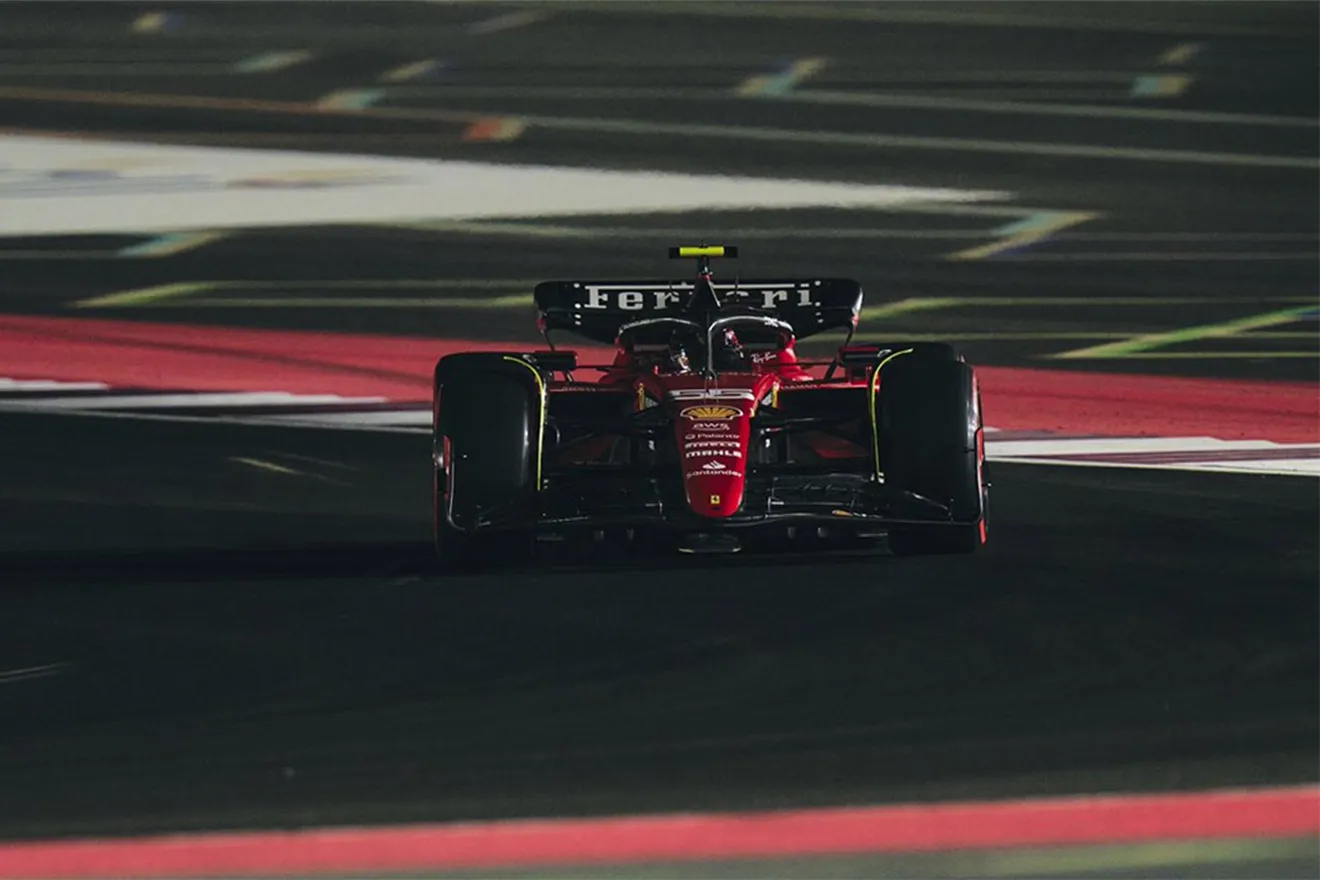 Carlos Sainz, resignado con los neumáticos tras la Sprint: «No esperábamos sufrir tanto, nos han salvado los Safety Car»