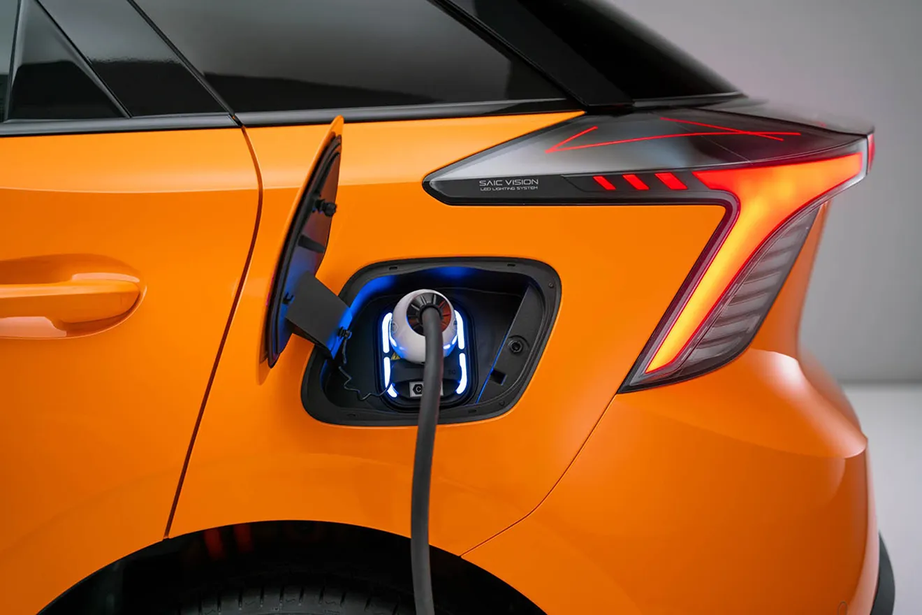 Acceder a los coches eléctricos hoy es un lujo, un estudio apela a un cambio en el sistema de ayuda para fomentar su compra antes de 2035