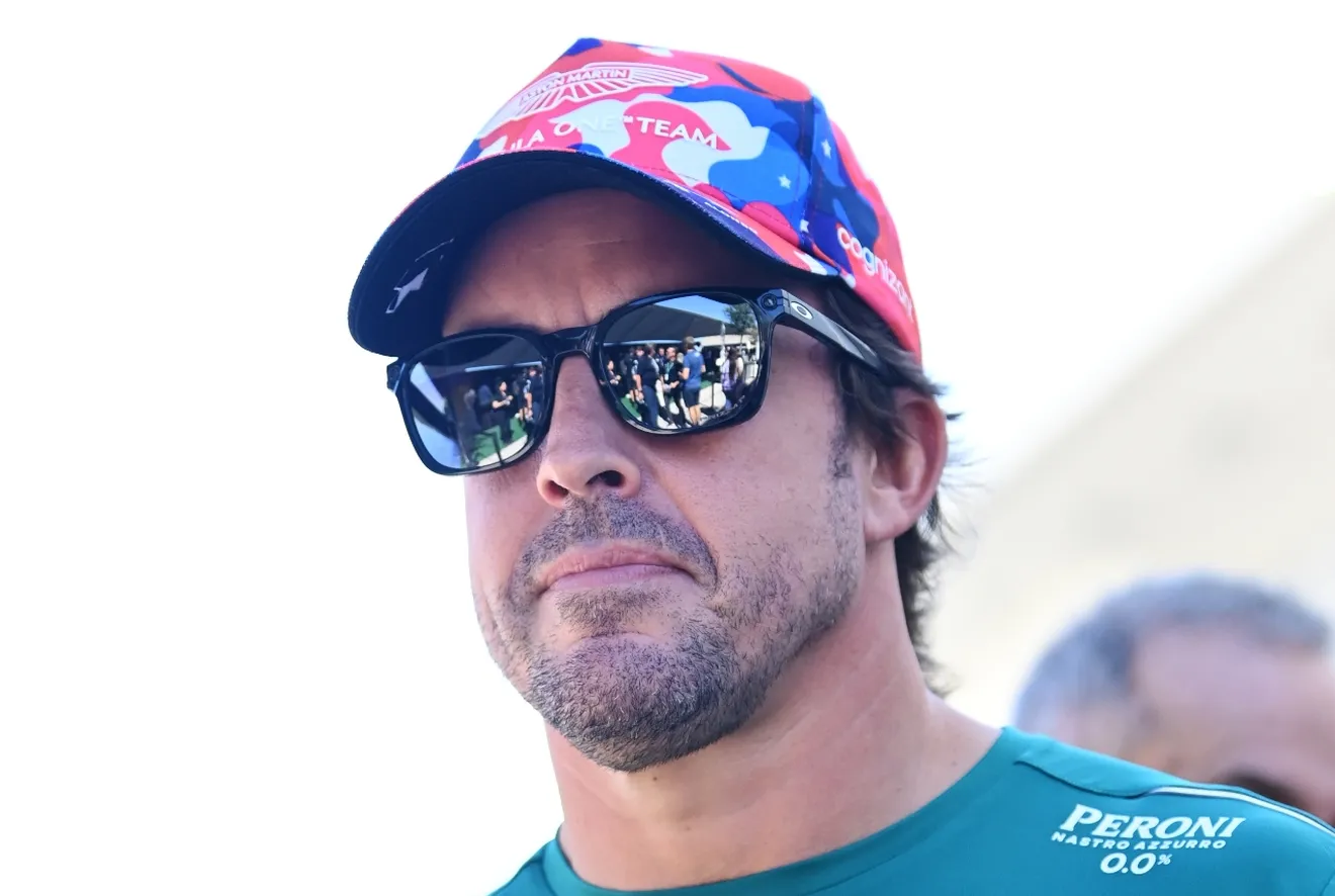 Fernando Alonso responde a las críticas a Aston Martin: «Es como si los demás metieran el coche en un remolque»