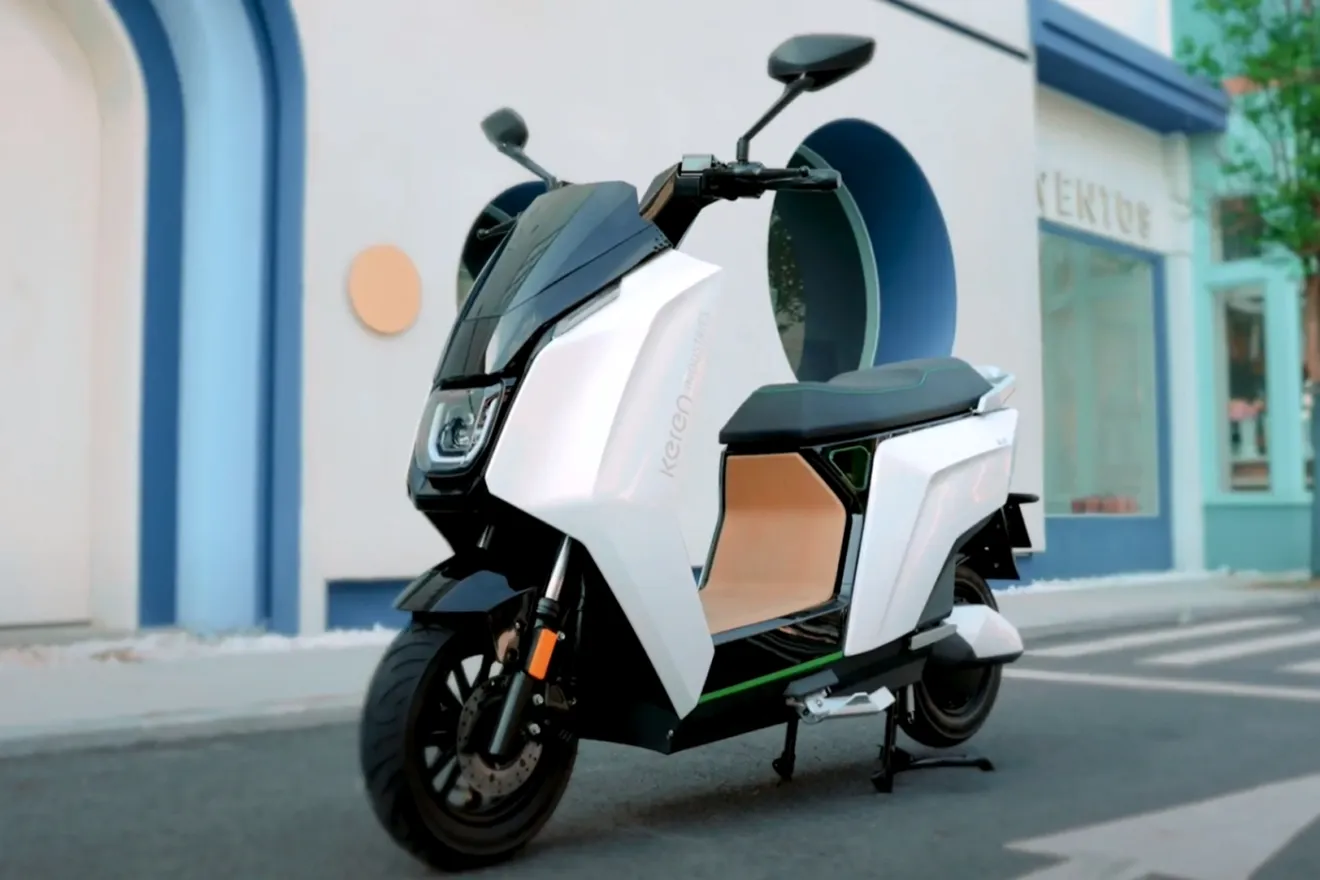 Keren llega a España con el SRT5, un scooter eléctrico muy equipado por sólo 3.200 euros (sin ayudas)
