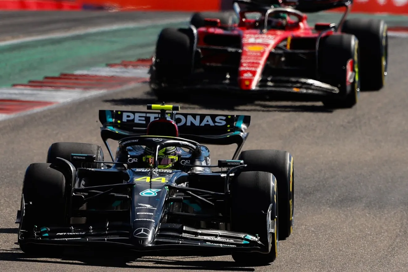 Lewis Hamilton y Charles Leclerc son descalificados de la carrera; Carlos Sainz logra el podio