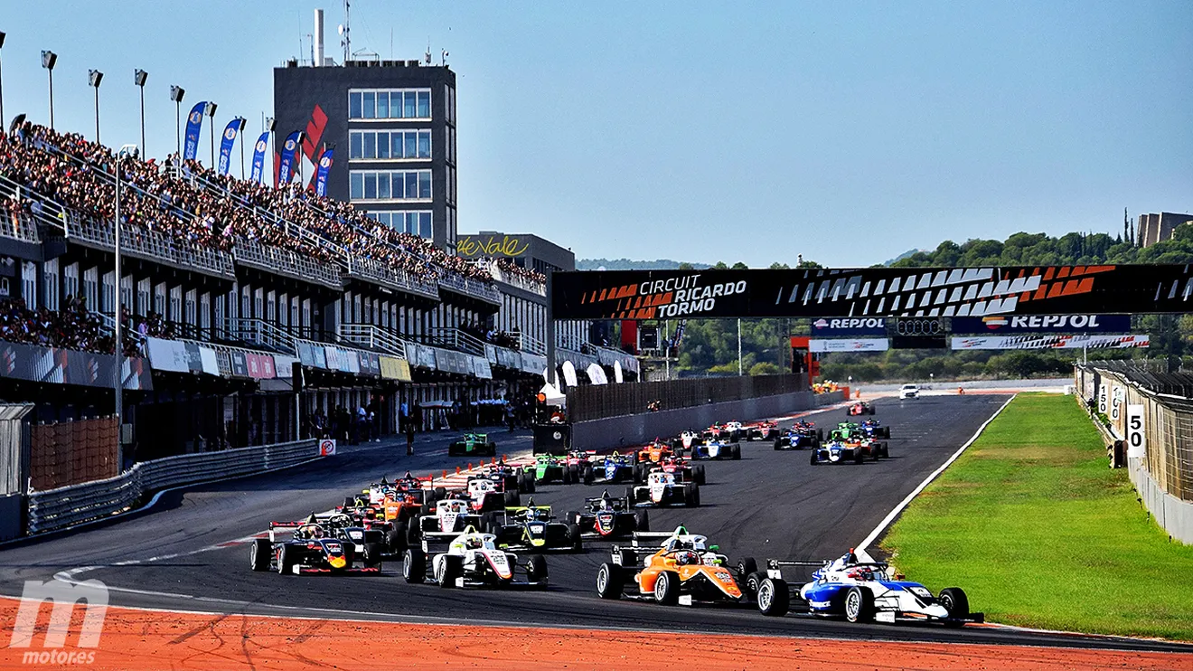Salida de la Fórmula 4 en la Racing Weekend Valencia 2023