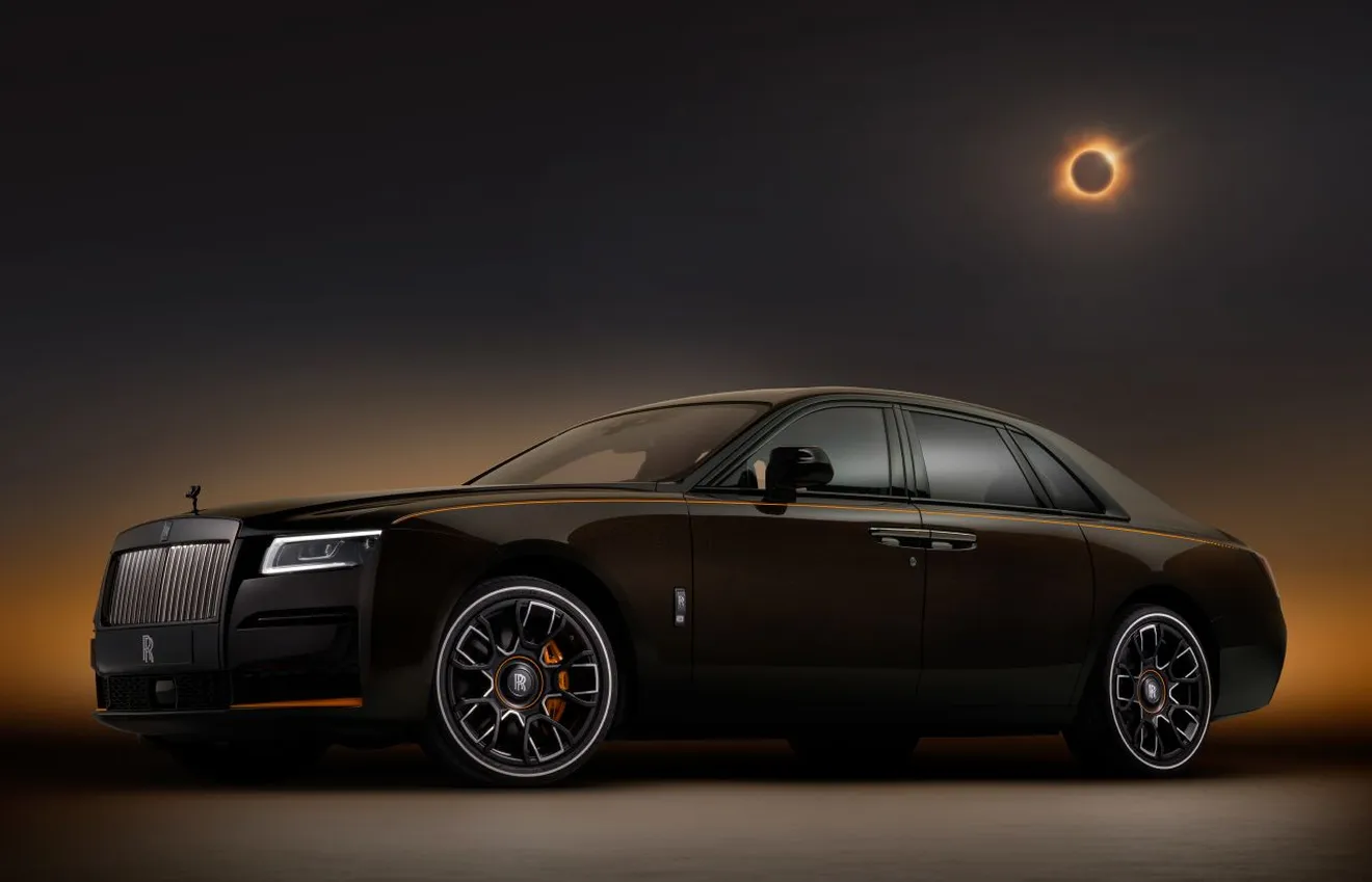 La nueva edición limitada del Rolls-Royce Ghost representa la deportividad y el lujo, un viaje por el espacio para los pasajeros