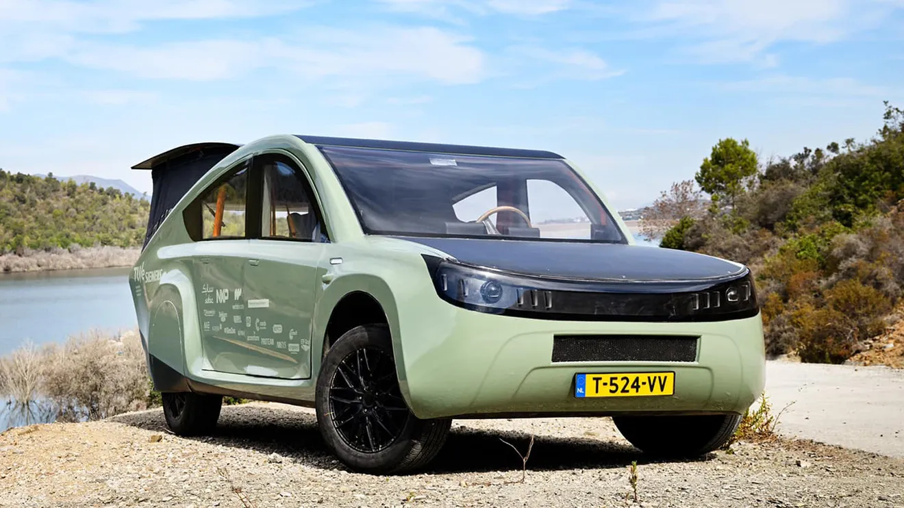 Tras el fiasco de Sono Motors y de Lightyear el Stella Terra revive el sueño del coche solar con 700 km de autonomía