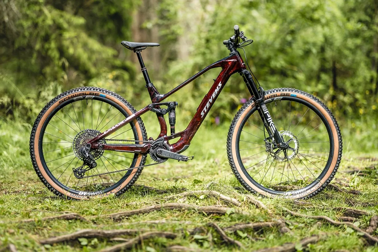 Stevens E-Maverick, la nueva Mountain Bike eléctrica de carbono con doble suspensión y motor TQ que sólo pesa 16,5 kg
