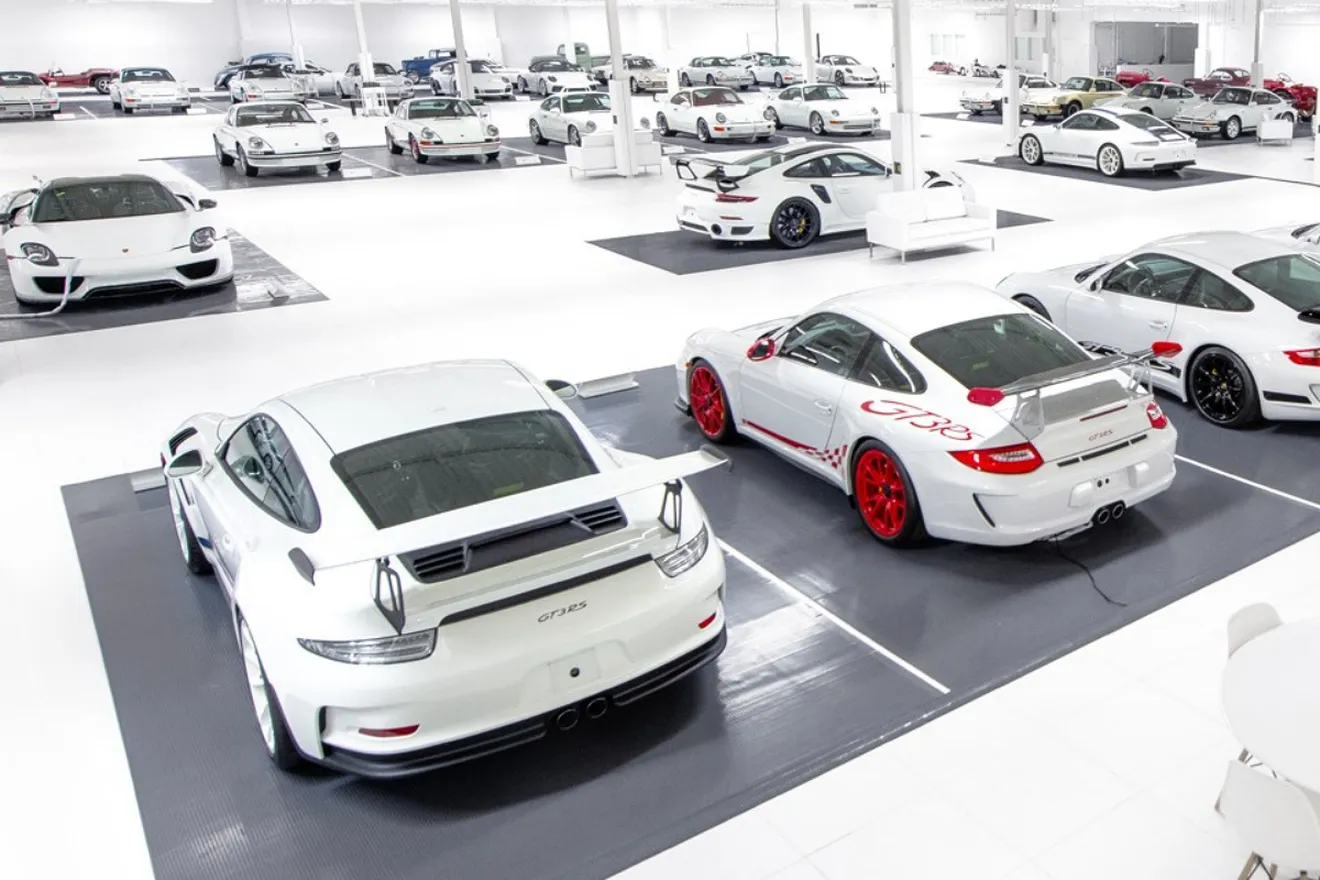 Si te gustan los Porsche y los coches blancos, esta subasta única es para ti