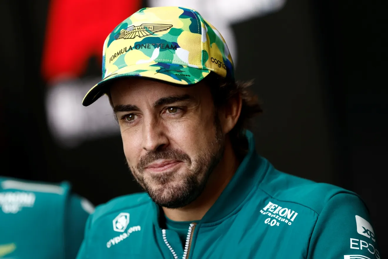 Fernando Alonso pide a Aston Martin menos experimentos en Brasil: «El formato Sprint no lo permite»