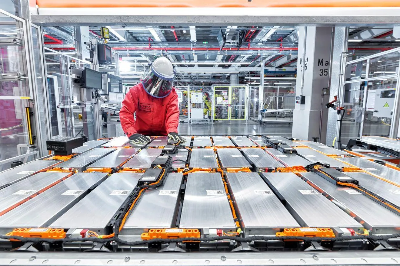 La gigafactoría española de la china Envision ya tiene trabajo por delante: las baterías de los Mercedes eléctricos