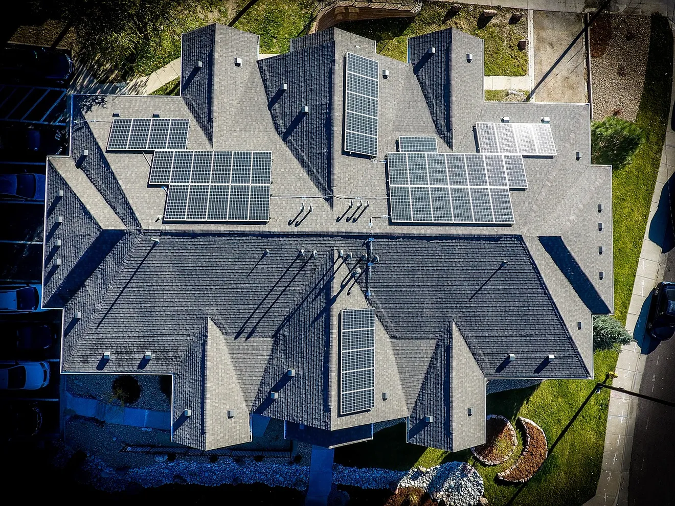 Los datos que revelan cuánto ahorras y lo que tardas en amortizar los paneles solares en España