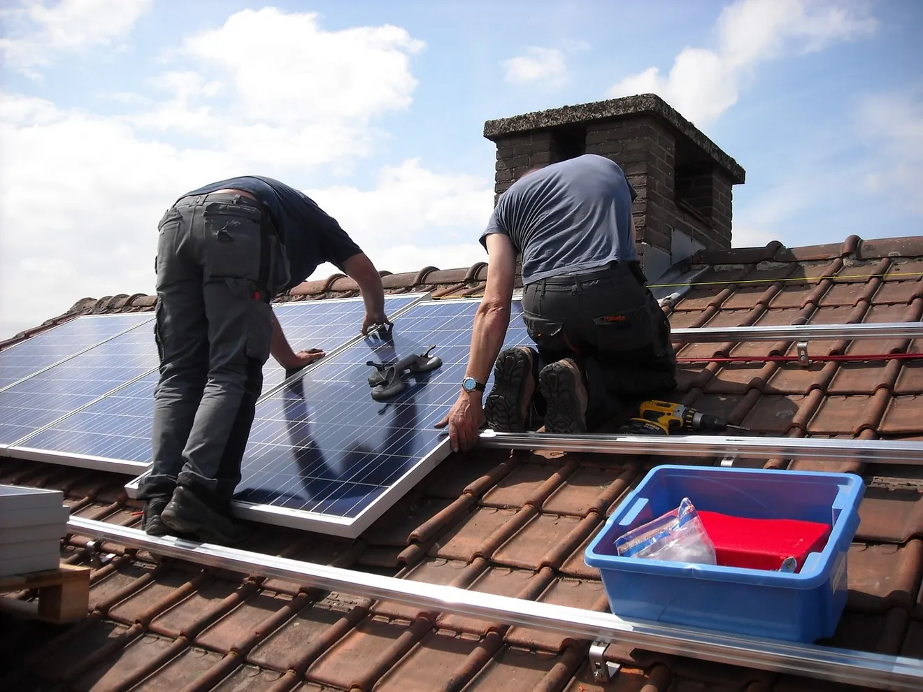 ¿Sabías que los paneles solares pueden acelerar un incendio? Puede evitarse con esta sencilla medida al instalarlos