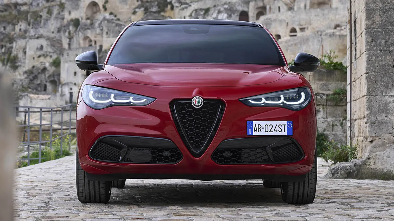El nuevo Alfa Romeo Stelvio Tributo Italiano ya tiene precios, el SUV italiano es ahora más exclusivo (y elegante) para rivalizar con el BMW X3