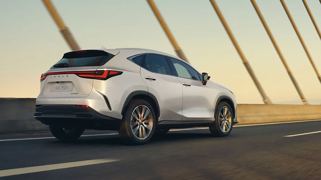 El Lexus NX estrena la gama 2024 con el nuevo acabado Premium y otras