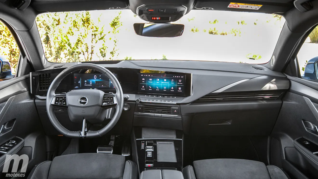 Opel Astra 2024 - interior