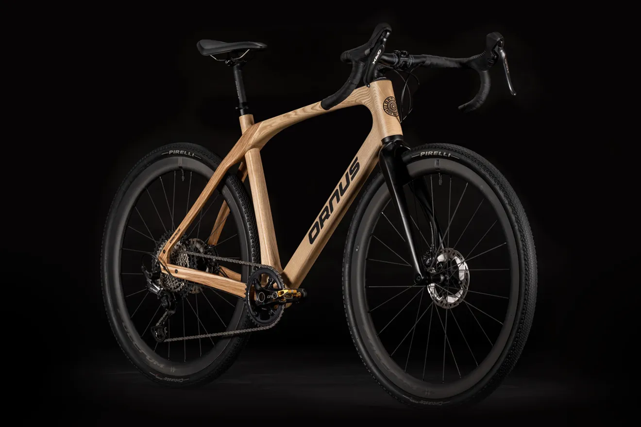 ¡Bellissima! Así es la bicicleta de Ornus con cuadro de madera de fresno, Shimano GRX820 y que pesa 9 kg