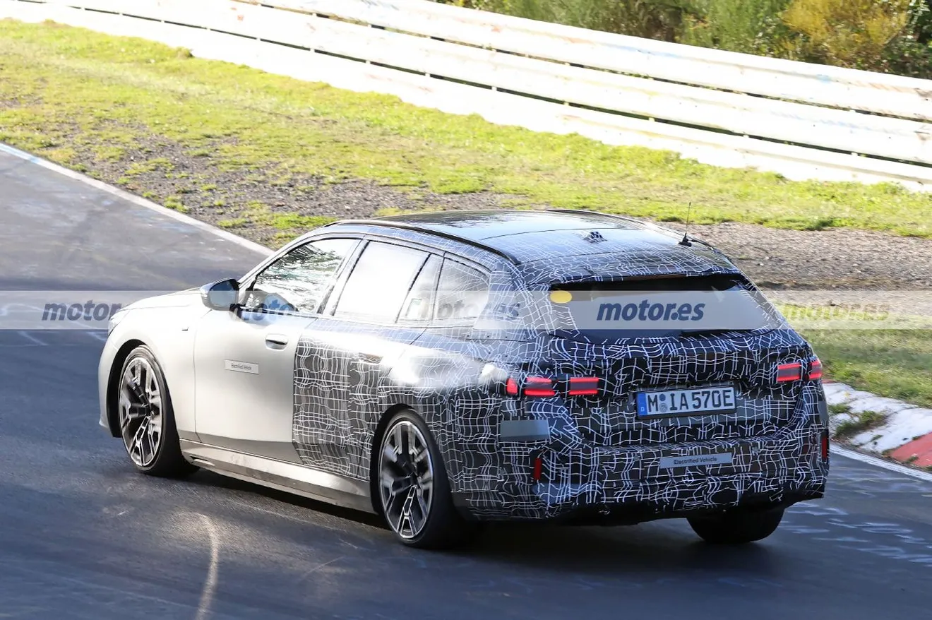 Fotos espía BMW i5 M60 xDrive 2024 en Nürburgring
