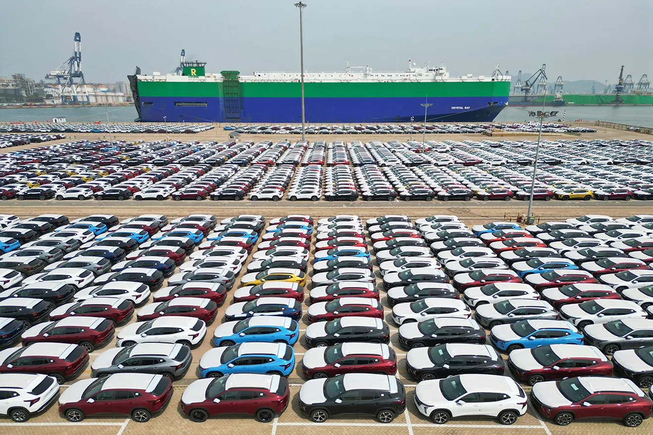 Europa no solo tiene problemas, China también. El gigante busca liderar las exportaciones de coches eléctricos pero se enfrenta a un obstáculo inesperado