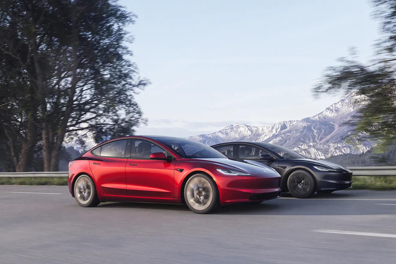 España - Noviembre 2023: El nuevo Tesla Model 3 entra por la puerta grande
