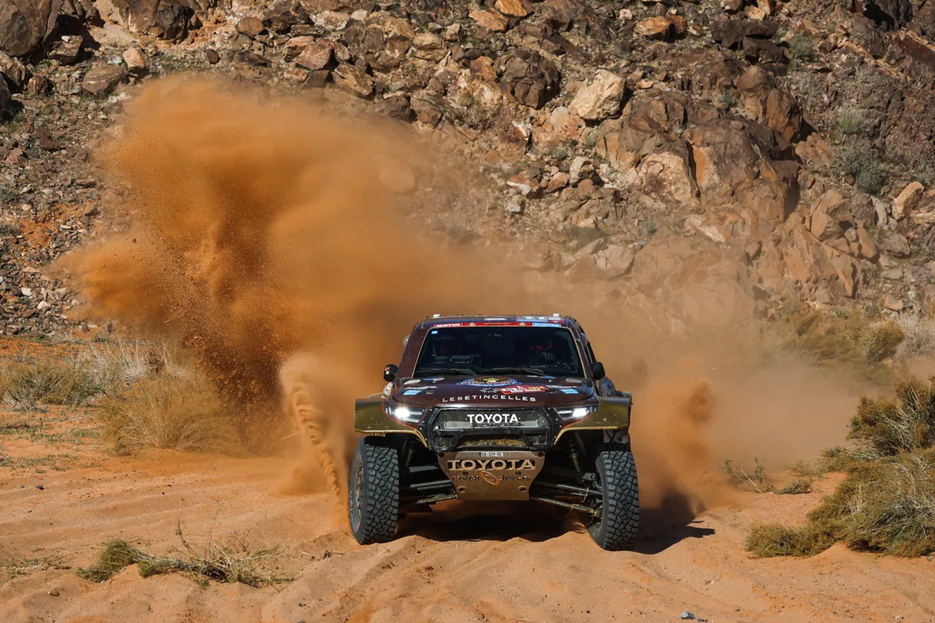 Carlos Sainz sentencia el Dakar con la avería de Sébastien Loeb en la undécima etapa