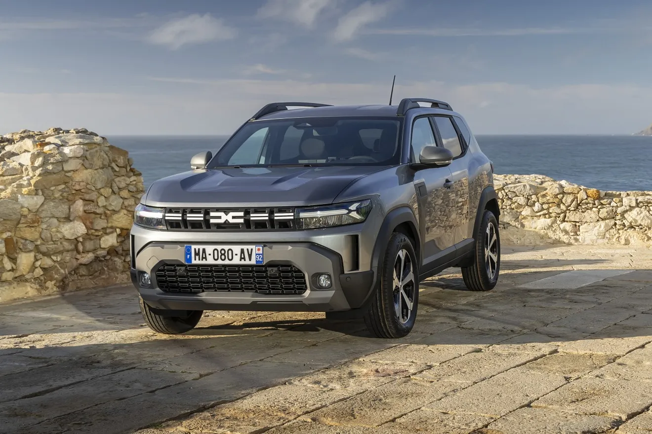 Así es el Dacia Duster con etiqueta ECO y mecánica híbrida más barato que ya está disponible en España