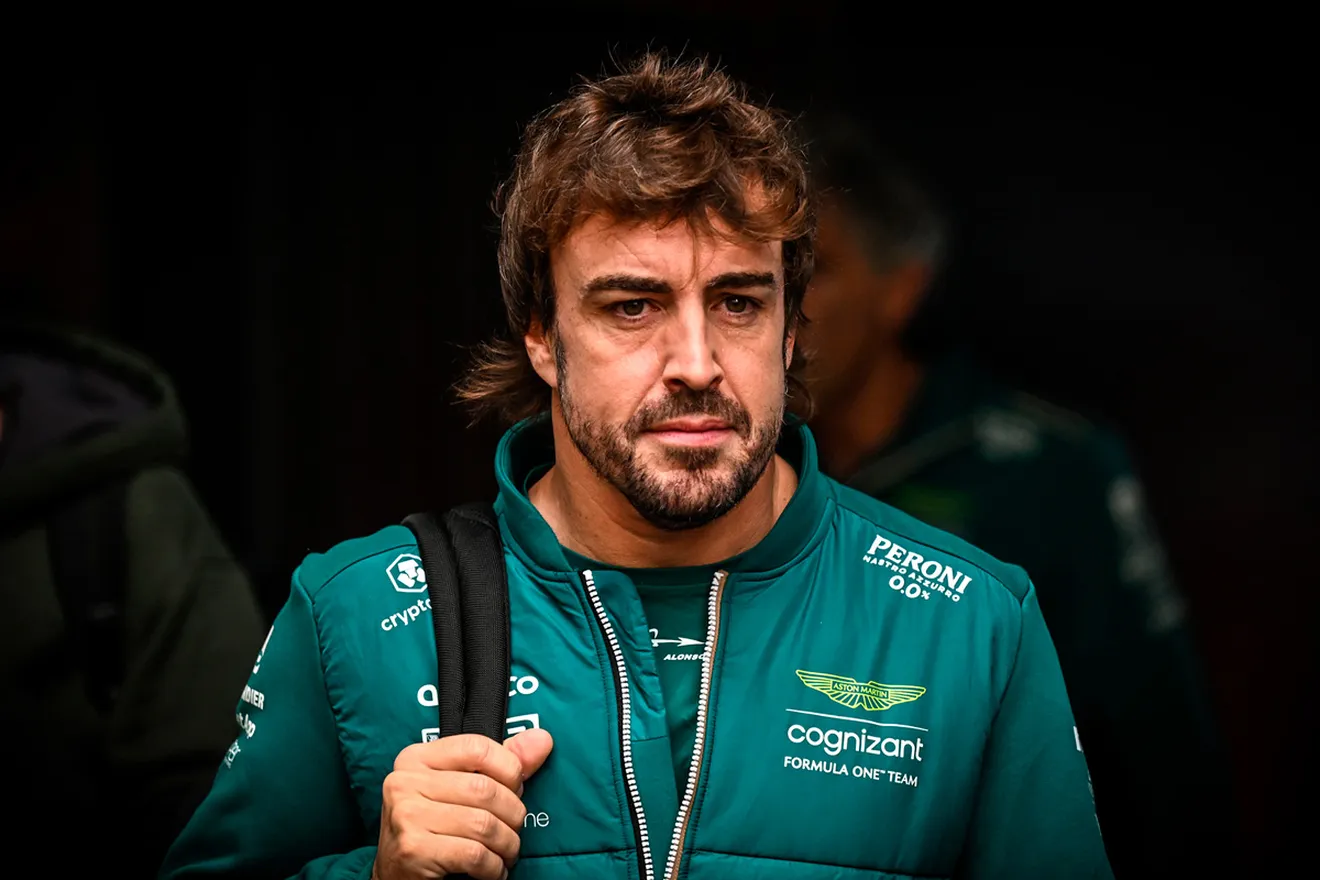 Fernando Alonso lanza un ataque a la normativa de F1: «Estos coches son mucho más difíciles de conducir»