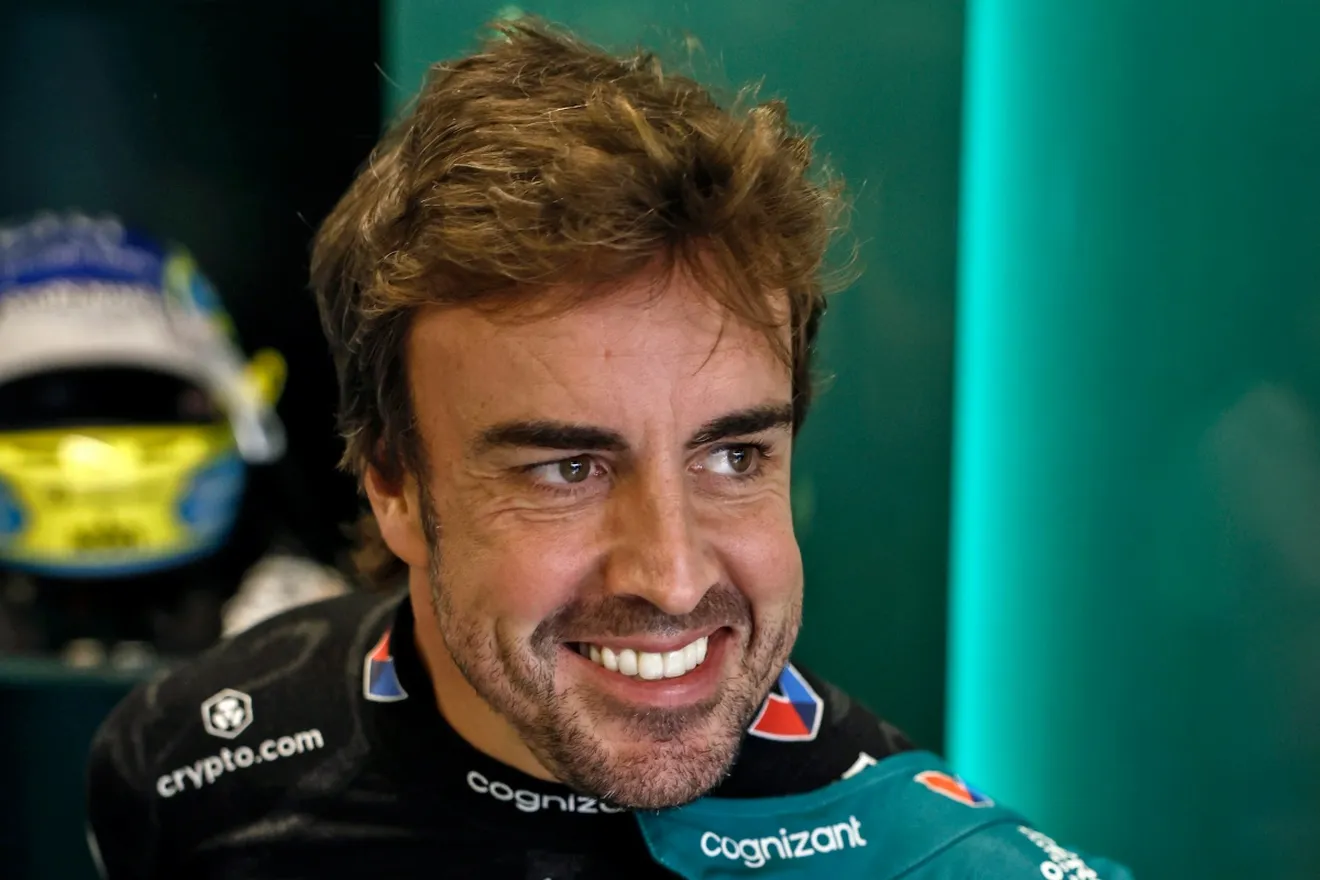 Fernando Alonso se cuela en el Top 3 de la prensa extranjera por su «energía de un chaval de 22 años»
