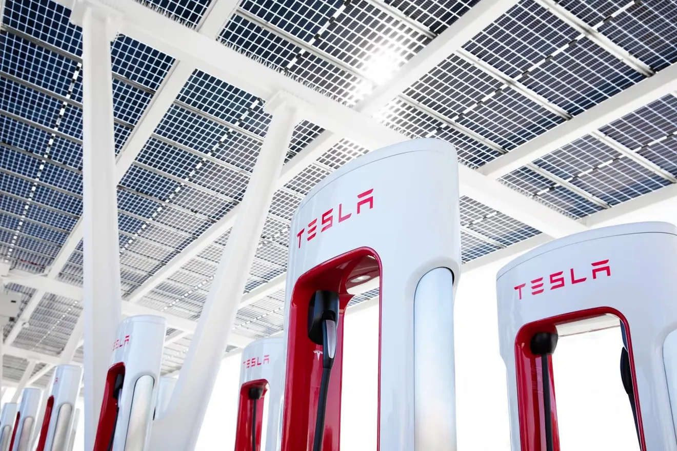 Tesla abre sus Superchargers: todo el mundo podrá cargar gratis hasta el próximo día 6 de enero