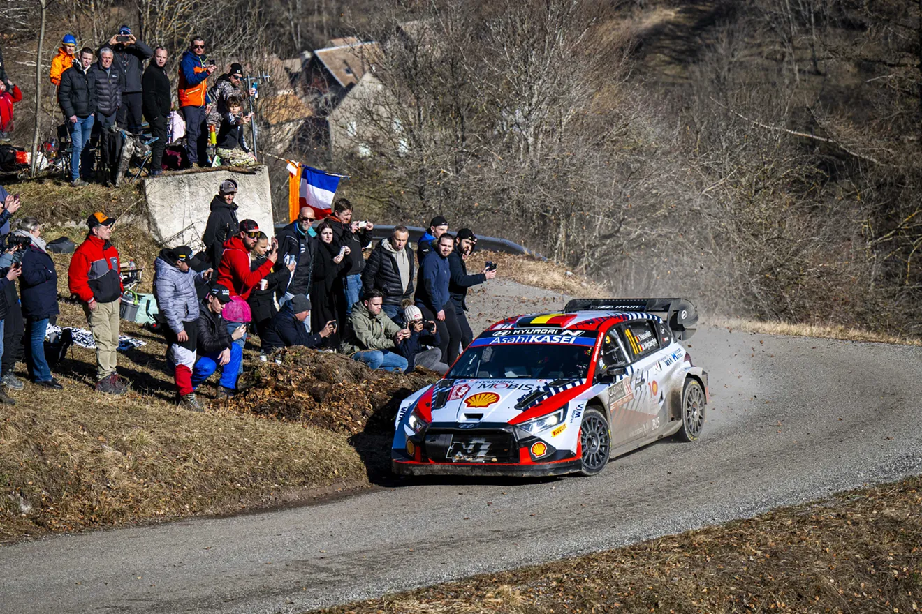 Thierry Neuville se aleja de Sébastien Ogier a falta del Power Stage del Rally de Montecarlo